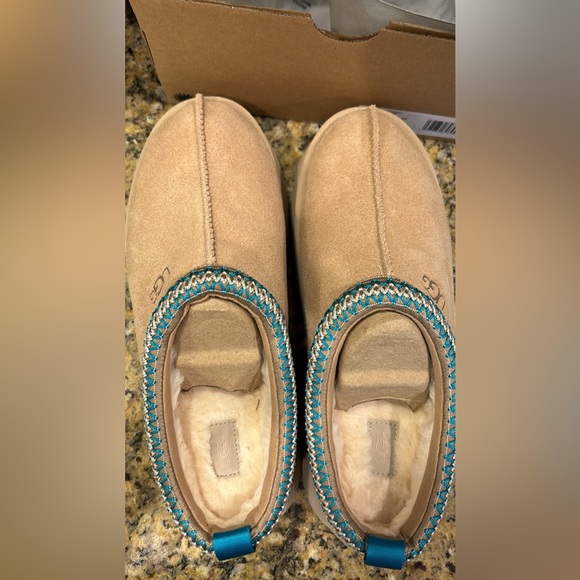 Ugg Tazz - Picture 2 of 10